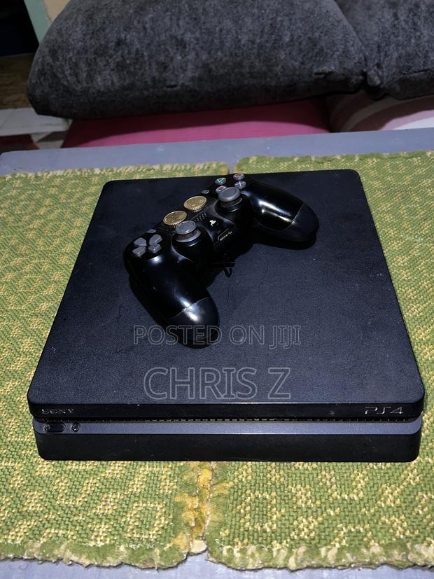 Sony Playstation 4 - thumbnail 2