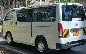 Toyota HiAce 2014 White