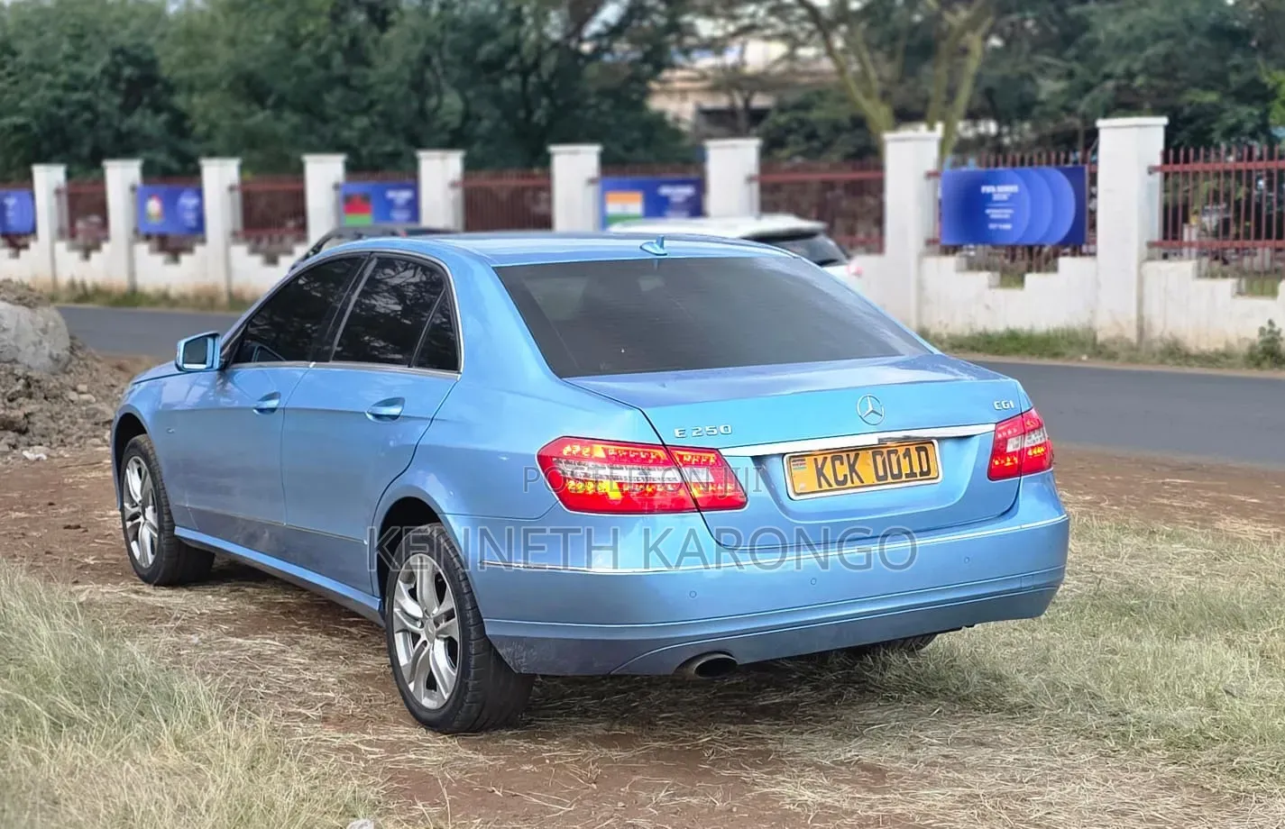 Mercedes-Benz E250 2009 Blue