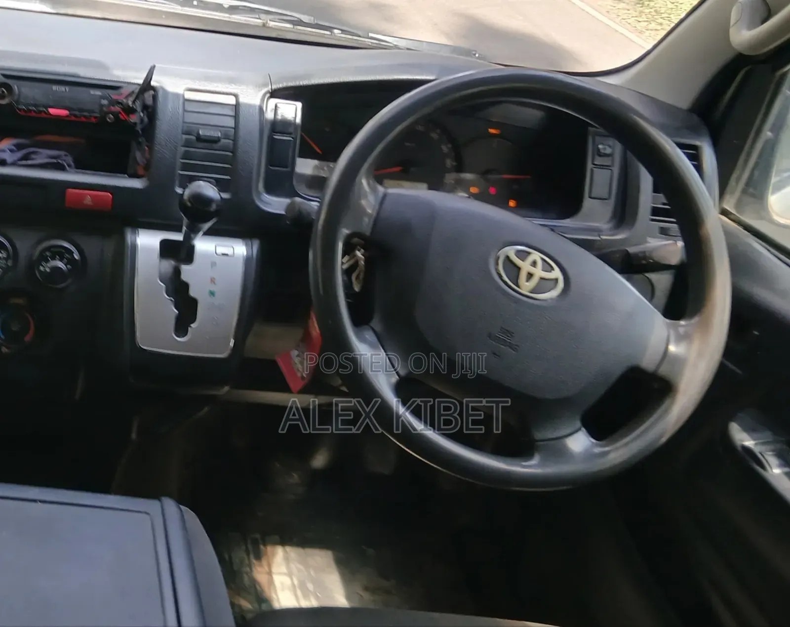 Toyota HiAce 2014 White