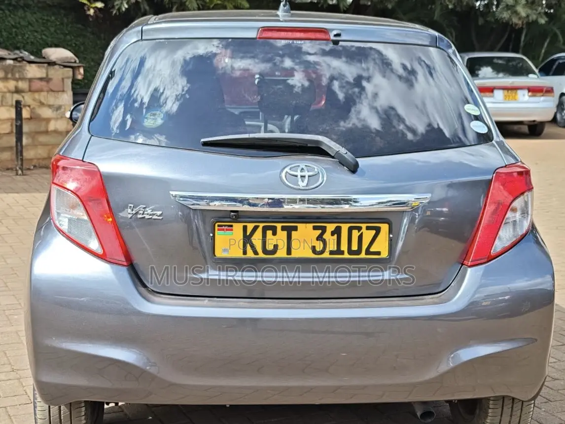 Toyota Vitz 2012 Gray