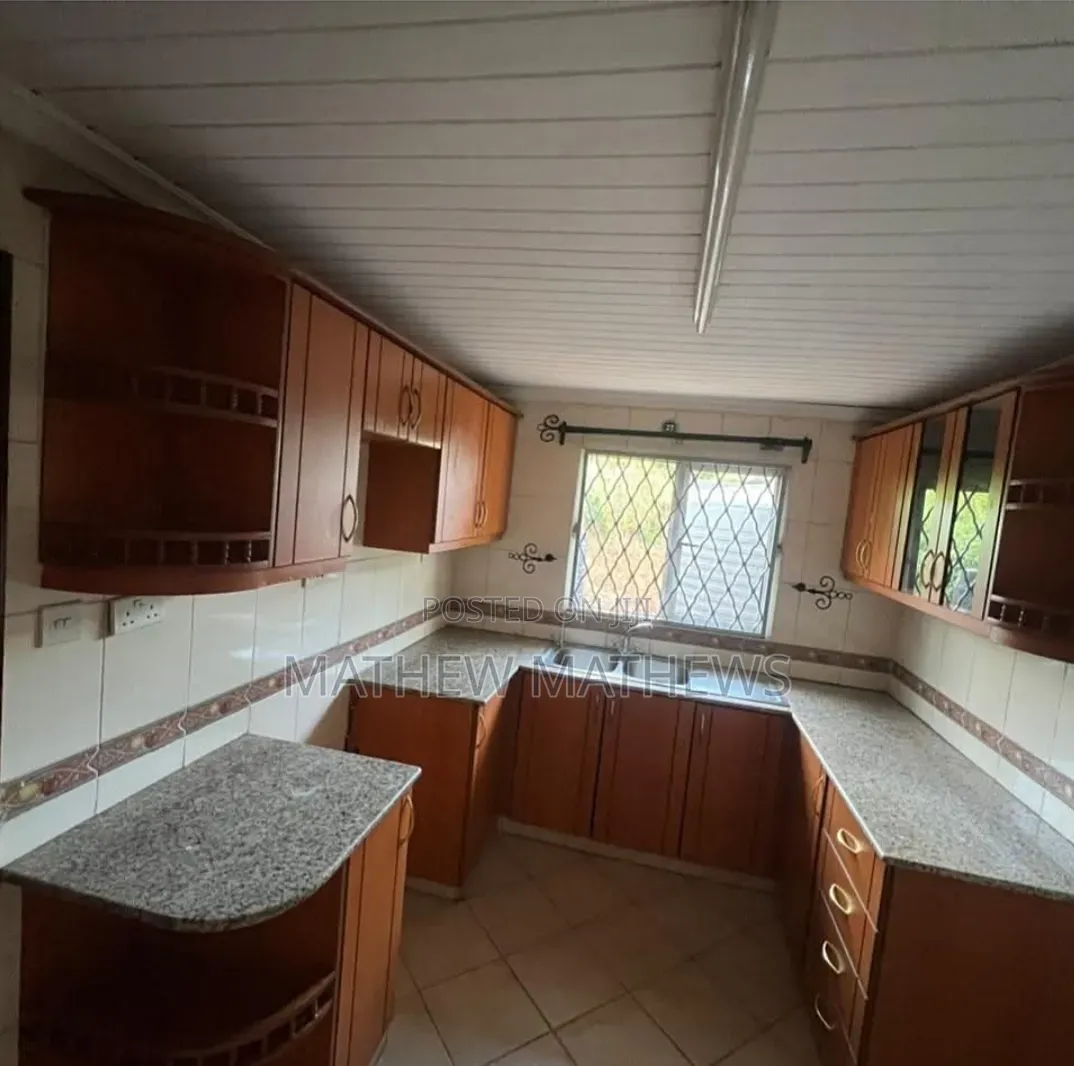 4bdrm Bungalow in Superior Homes, Nairobi Central for sale