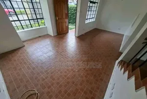 4bdrm Townhouse / Terrace in Gateway Mall Area for rent