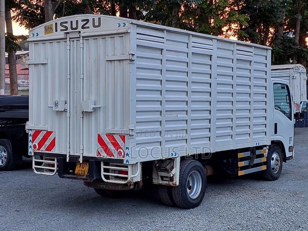 Isuzu NMR Truck - thumbnail 4