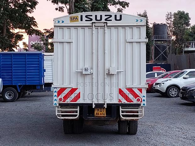 Isuzu NMR Truck - thumbnail 5