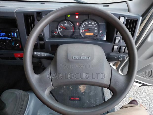 Isuzu NMR Truck - thumbnail 9