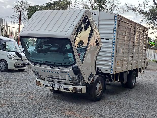 Isuzu NMR Truck - thumbnail 19