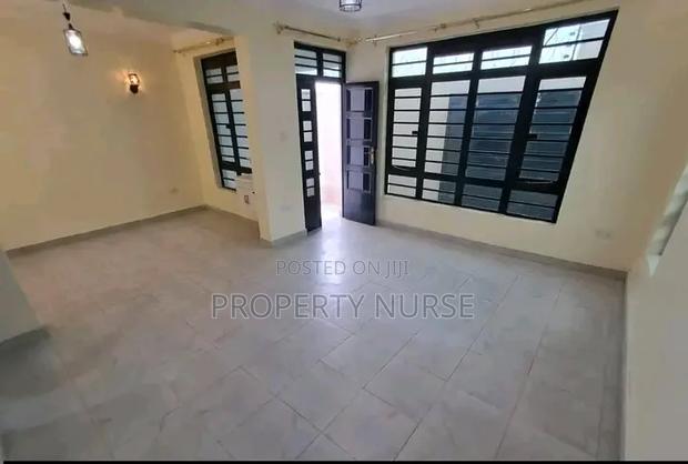 5bdrm Villa in Gateway Mall Area for rent - thumbnail 2