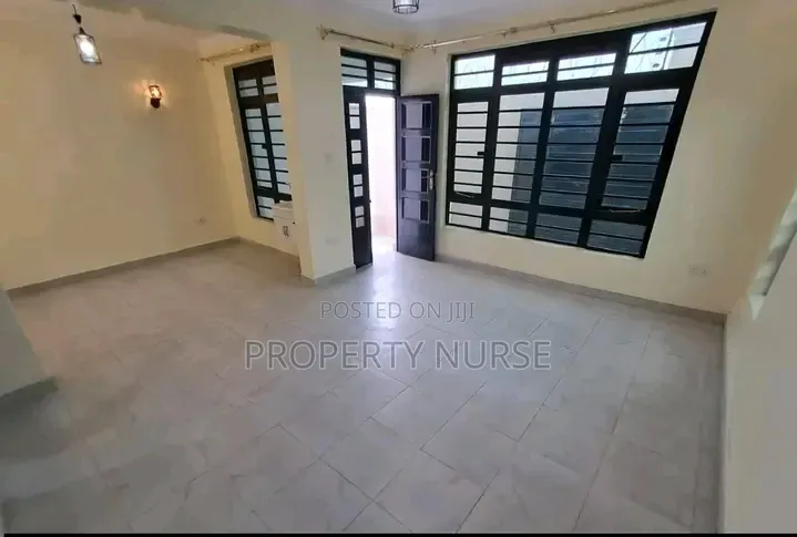 5bdrm Villa in Gateway Mall Area for rent