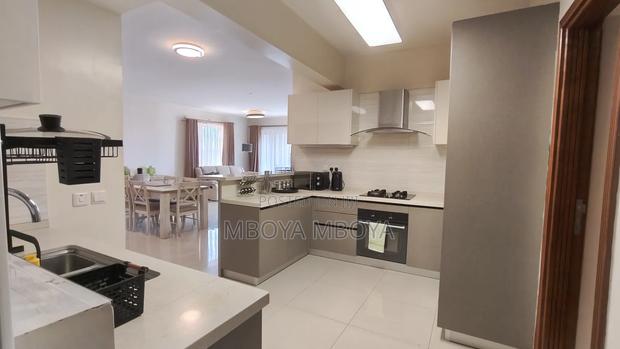 Furnished 4bdrm Apartment in Parklands for rent - thumbnail 8