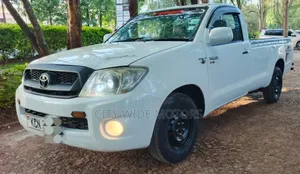 Toyota Hilux 2011 White