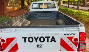 Toyota Hilux 2011 White