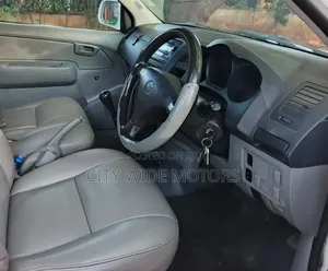 Toyota Hilux 2011 White