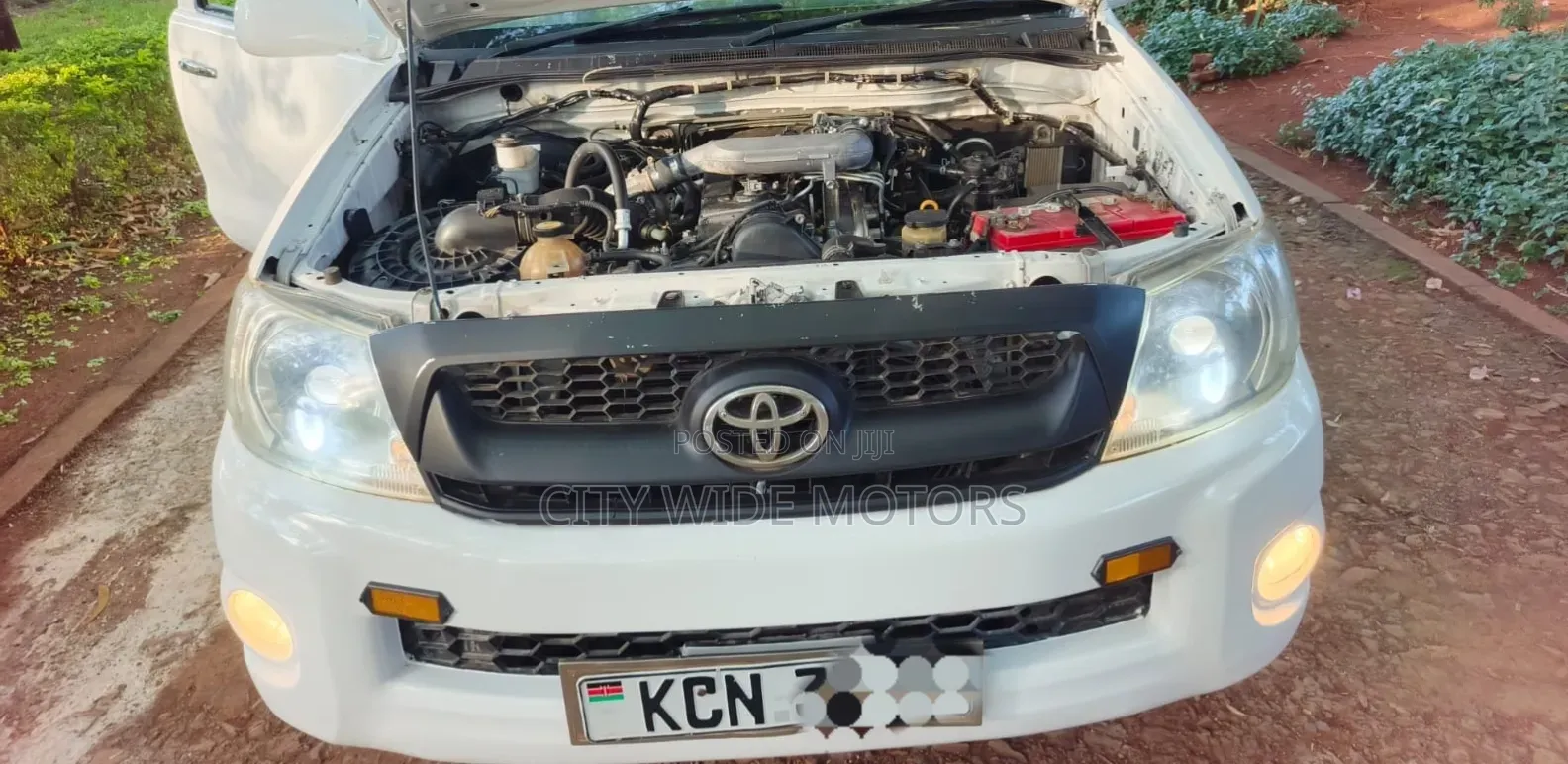 Toyota Hilux 2011 White