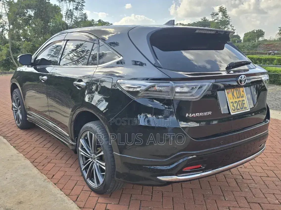 Toyota Harrier 2.0 2015 Black
