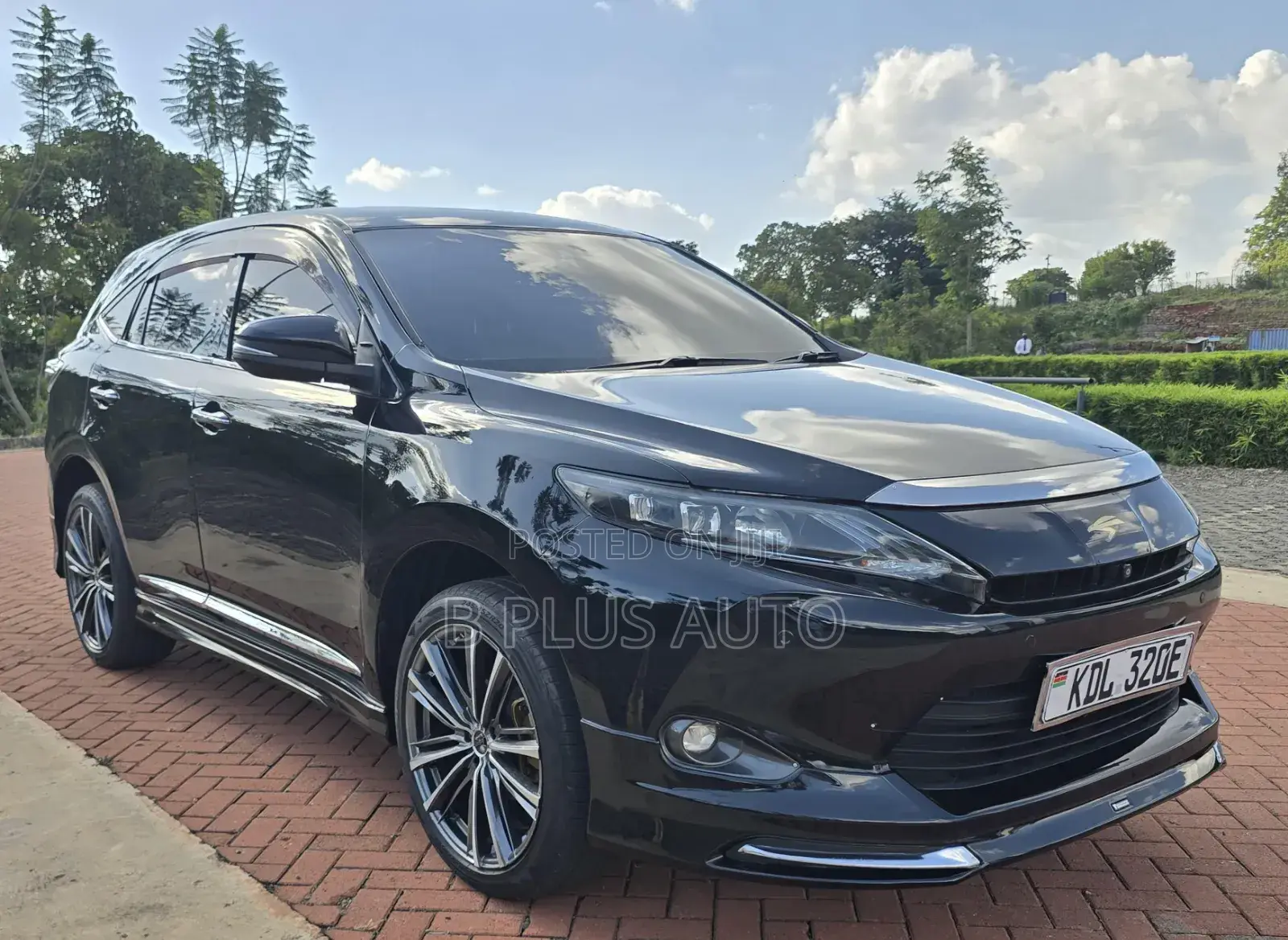 Toyota Harrier 2.0 2015 Black