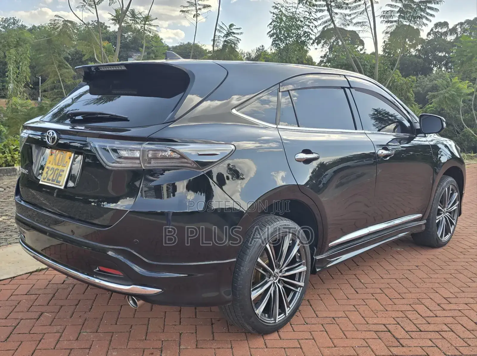 Toyota Harrier 2.0 2015 Black