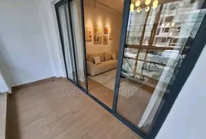 2bdrm Apartment in Gateway Mall Area for sale