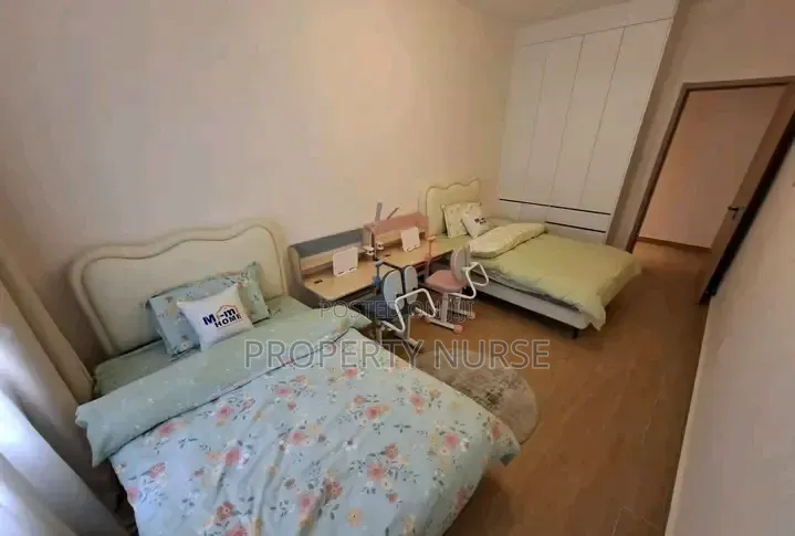 2bdrm Apartment in Gateway Mall Area for sale