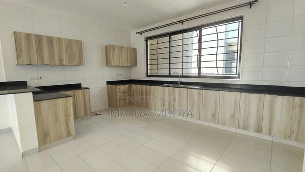 4bdrm Apartment in Parklands for rent