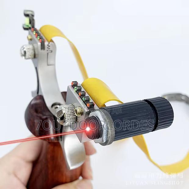 Premium Laser Slingshot – Precision Meets Power - thumbnail 4