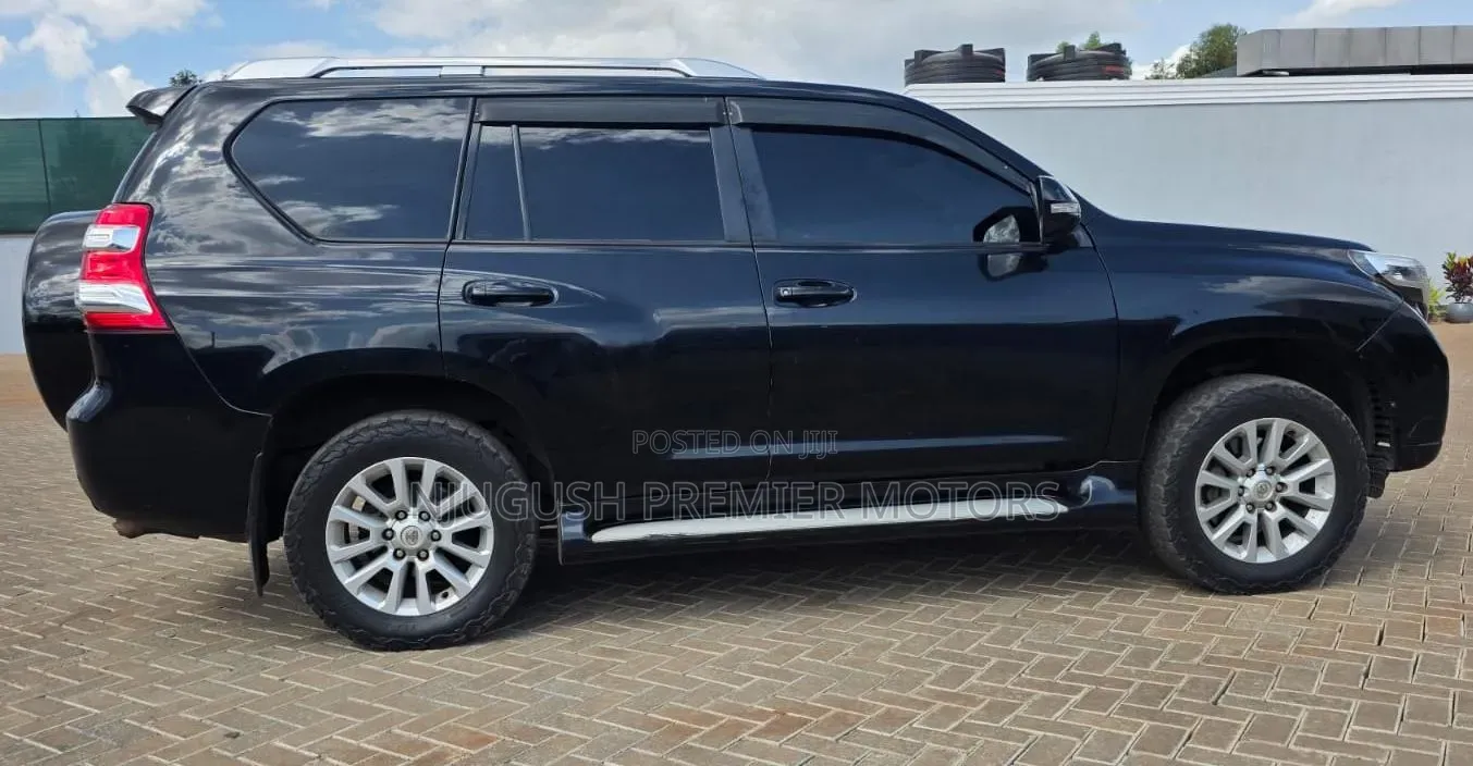 Toyota Land Cruiser Prado 2016 Black