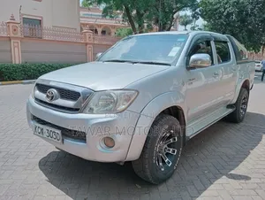 Toyota Hilux 2010 Silver