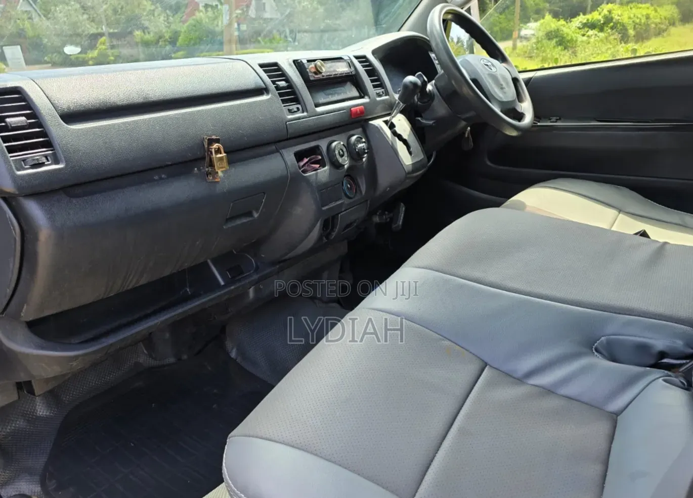 Toyota HiAce 2015 Silver