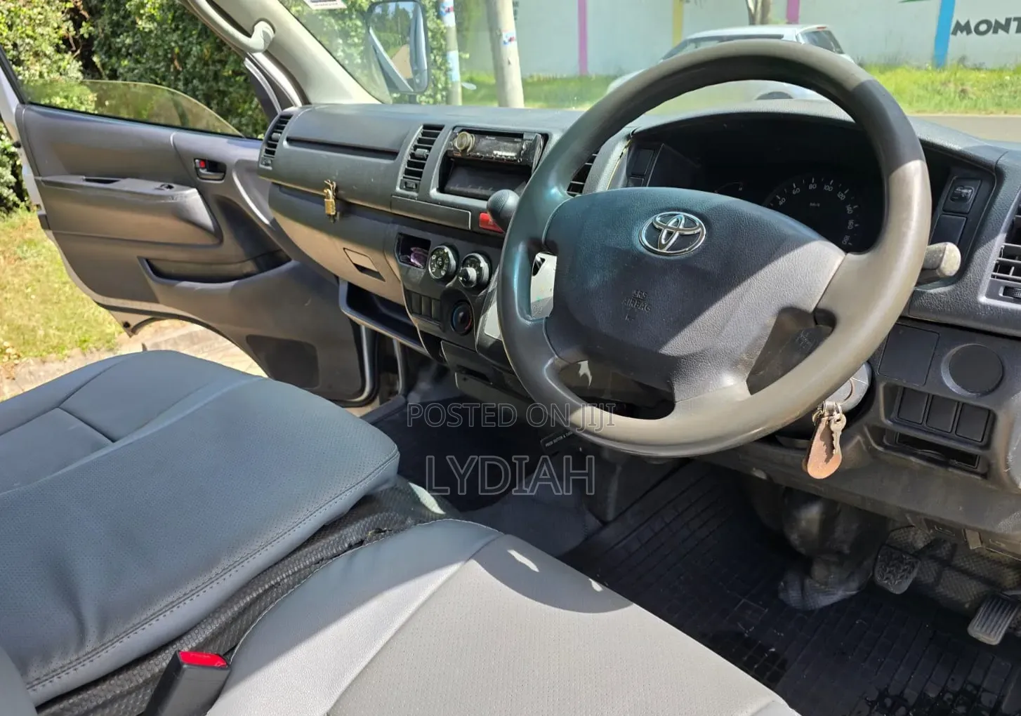 Toyota HiAce 2015 Silver