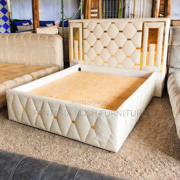 White Luxury Chester Bed Size 5 by 6