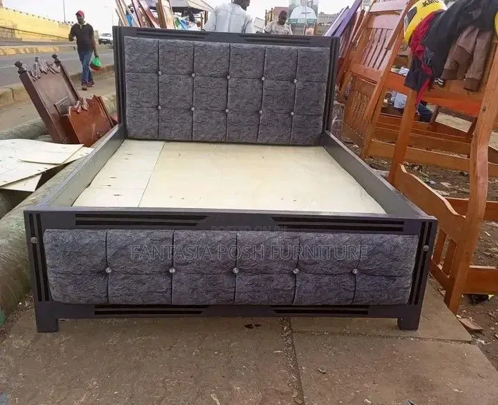 Grey 5 by 6 Mocket Bed