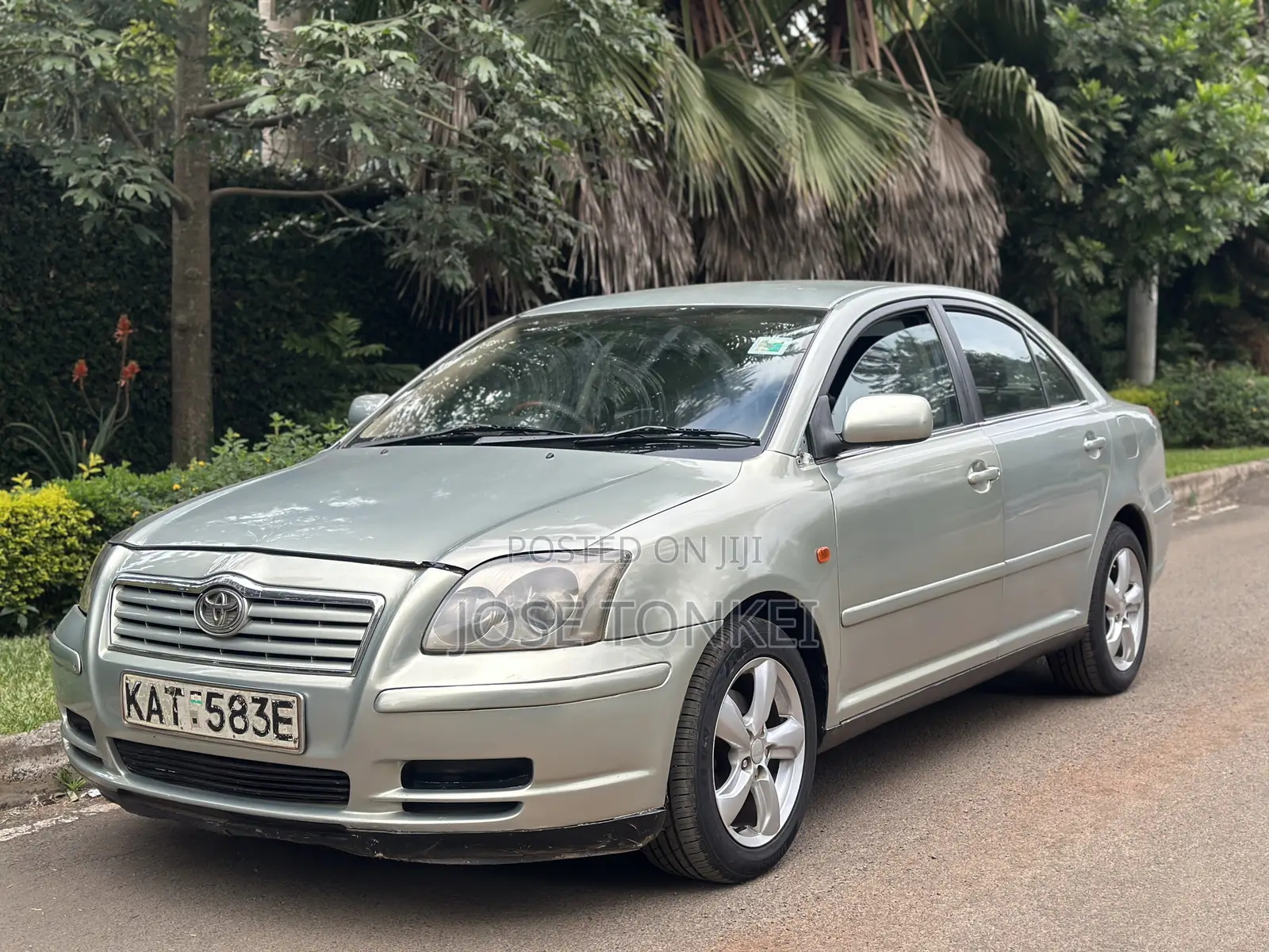 Toyota Avensis Liftback 2004 Gray
