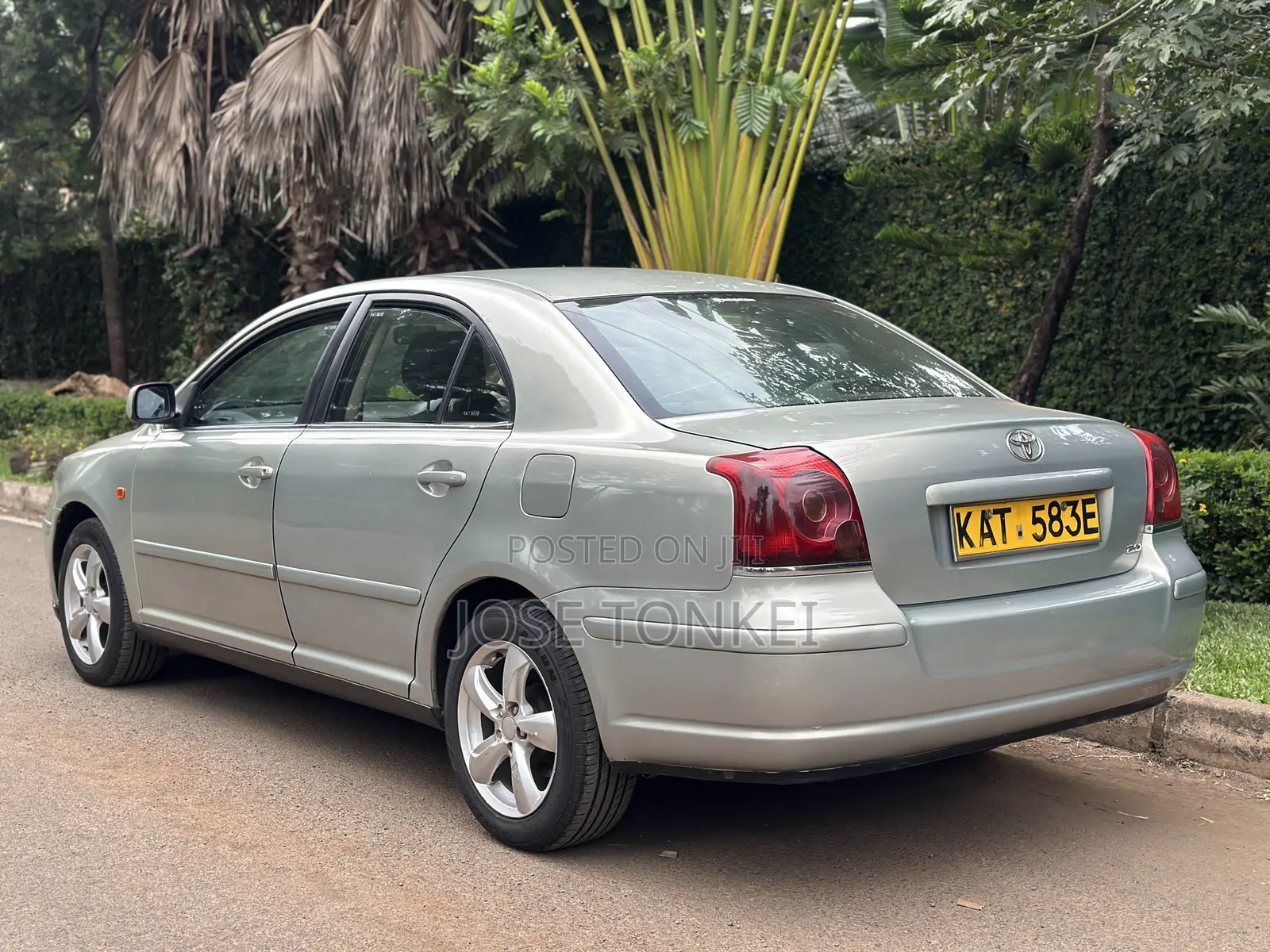 Toyota Avensis Liftback 2004 Gray