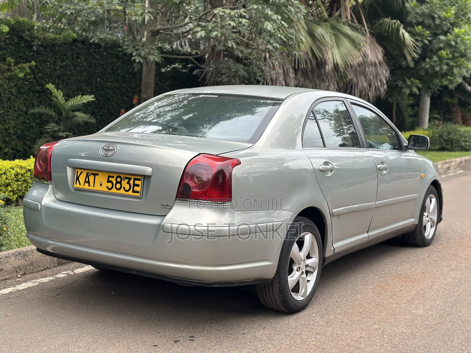 Toyota Avensis Liftback 2004 Gray