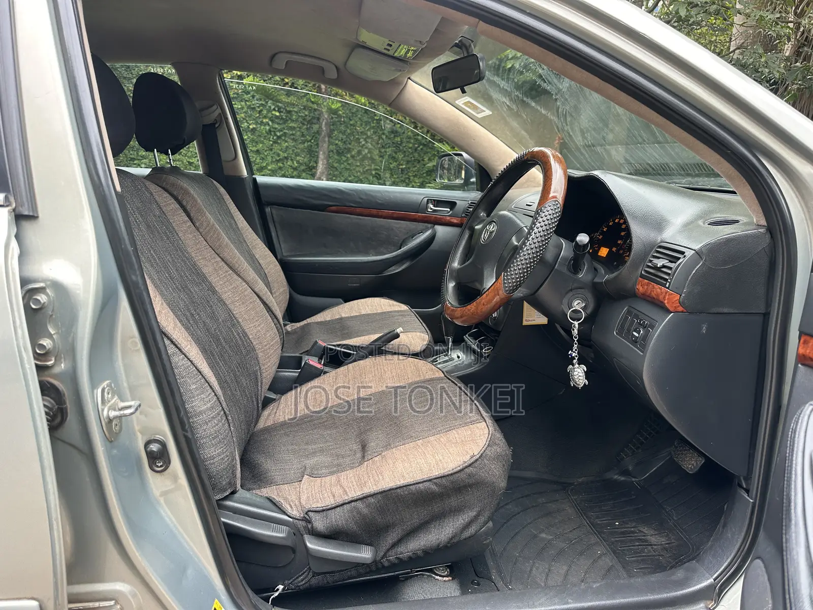 Toyota Avensis Liftback 2004 Gray