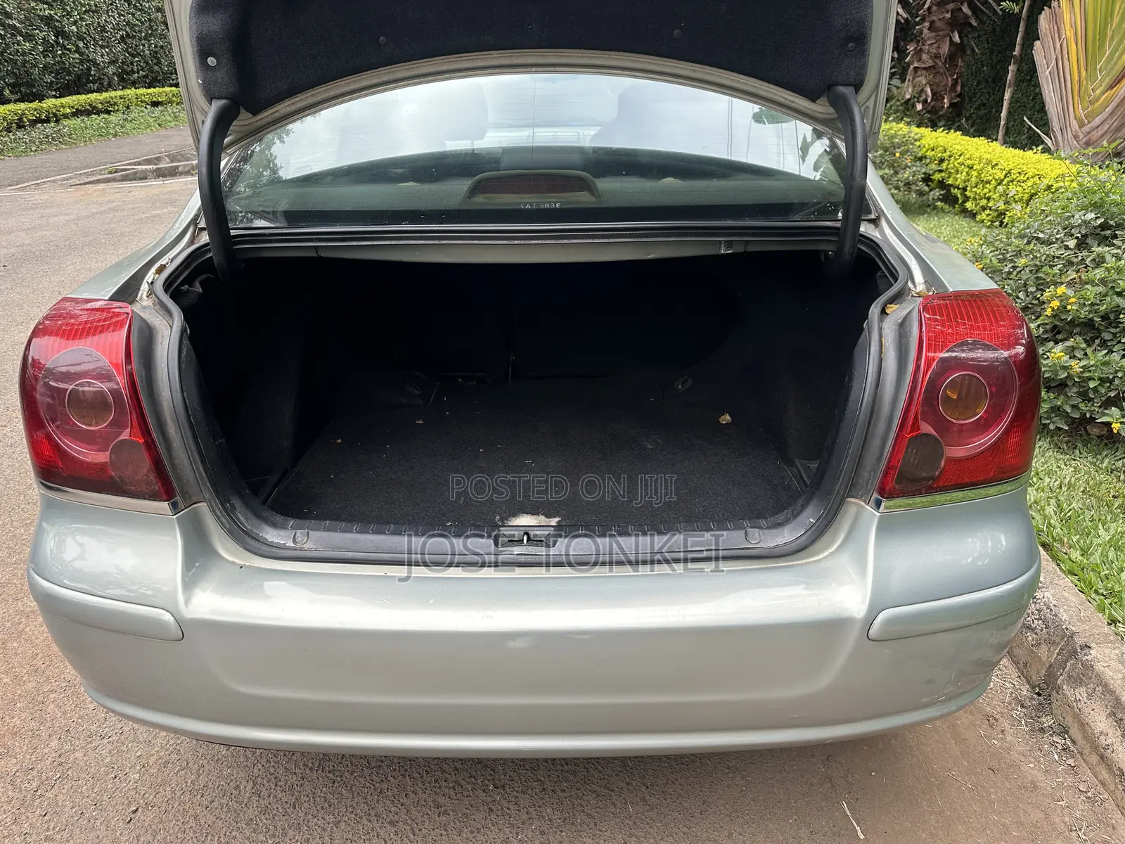 Toyota Avensis Liftback 2004 Gray