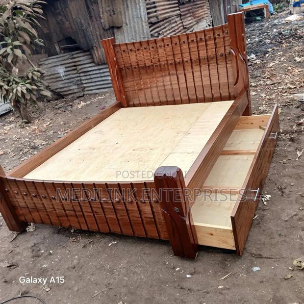 Marlin Mahogany Customized Queen Bed - main view