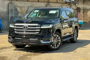 Toyota Land Cruiser LC300 2024 Black