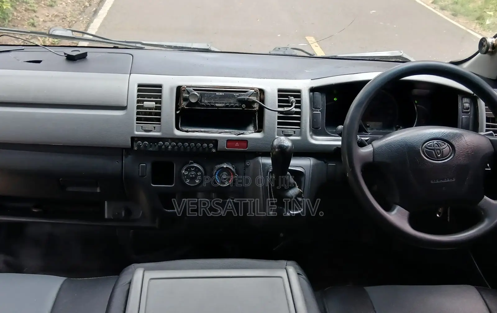 Toyota HiAce 2012 White