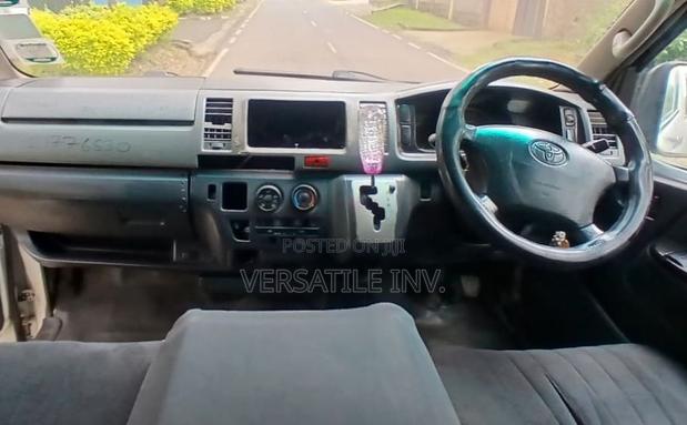 Toyota HiAce 2013 White - thumbnail 4