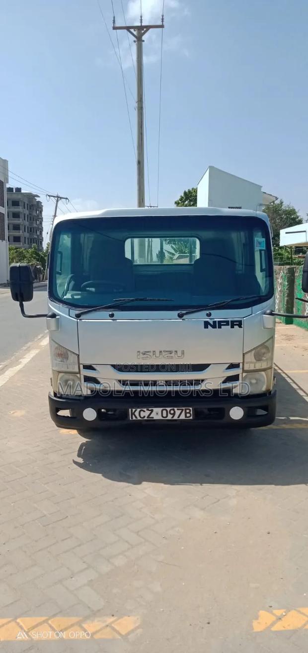 NPR Isuzu Lorry