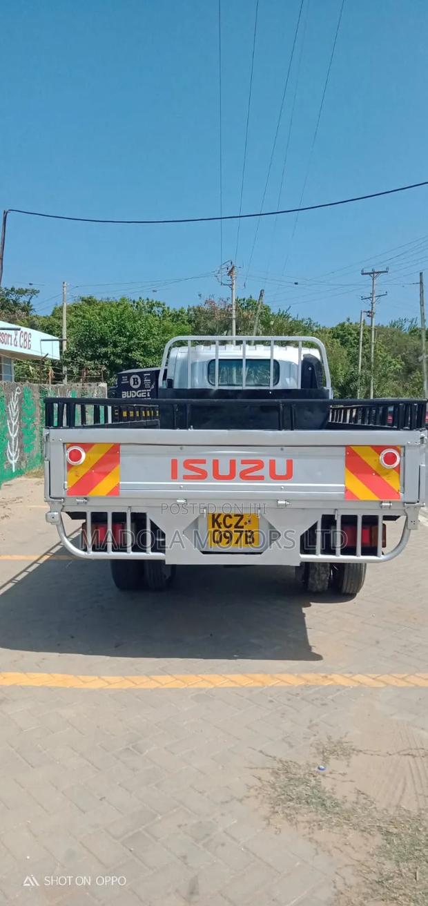 NPR Isuzu Lorry - thumbnail 2