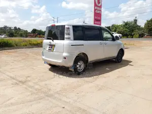 Toyota Sienta 2011 Silver