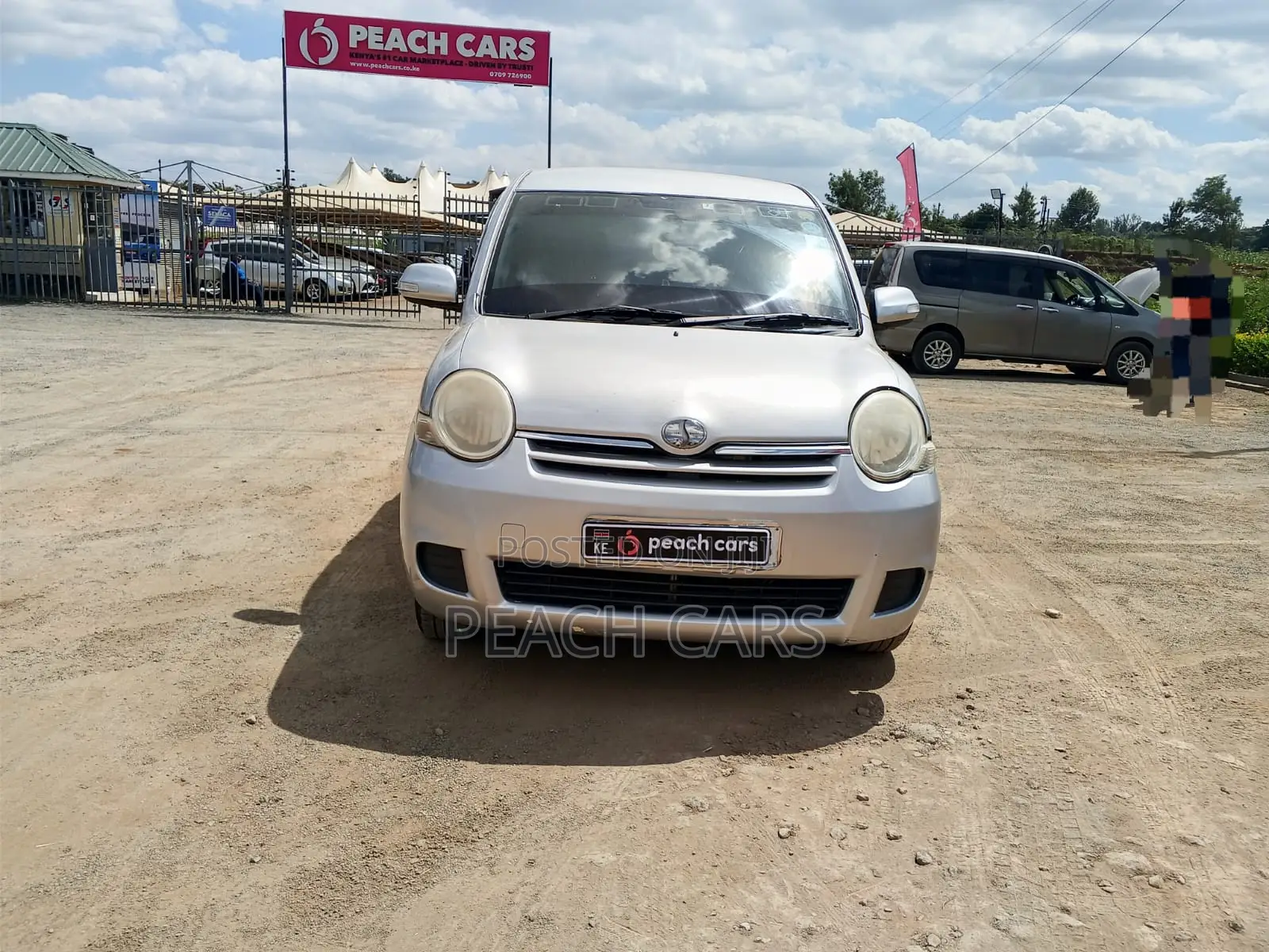 Toyota Sienta 2011 Silver