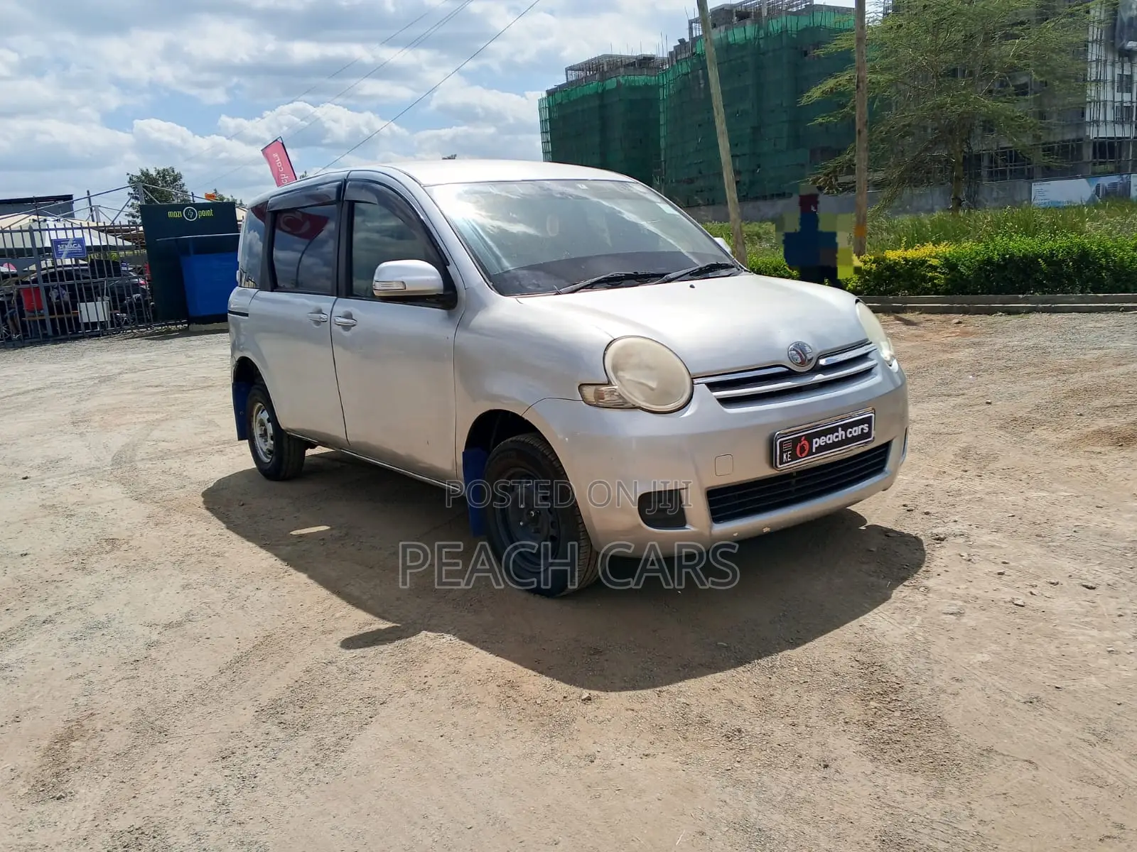 Toyota Sienta 2011 Silver