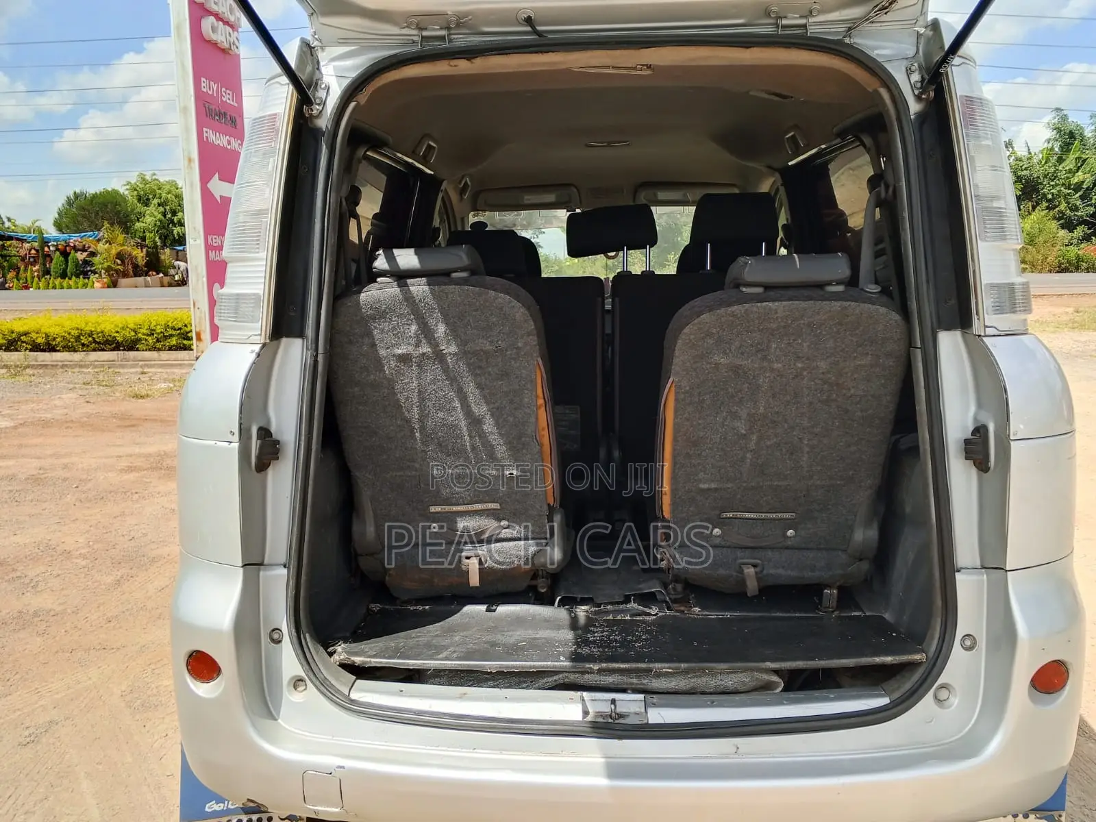 Toyota Sienta 2011 Silver