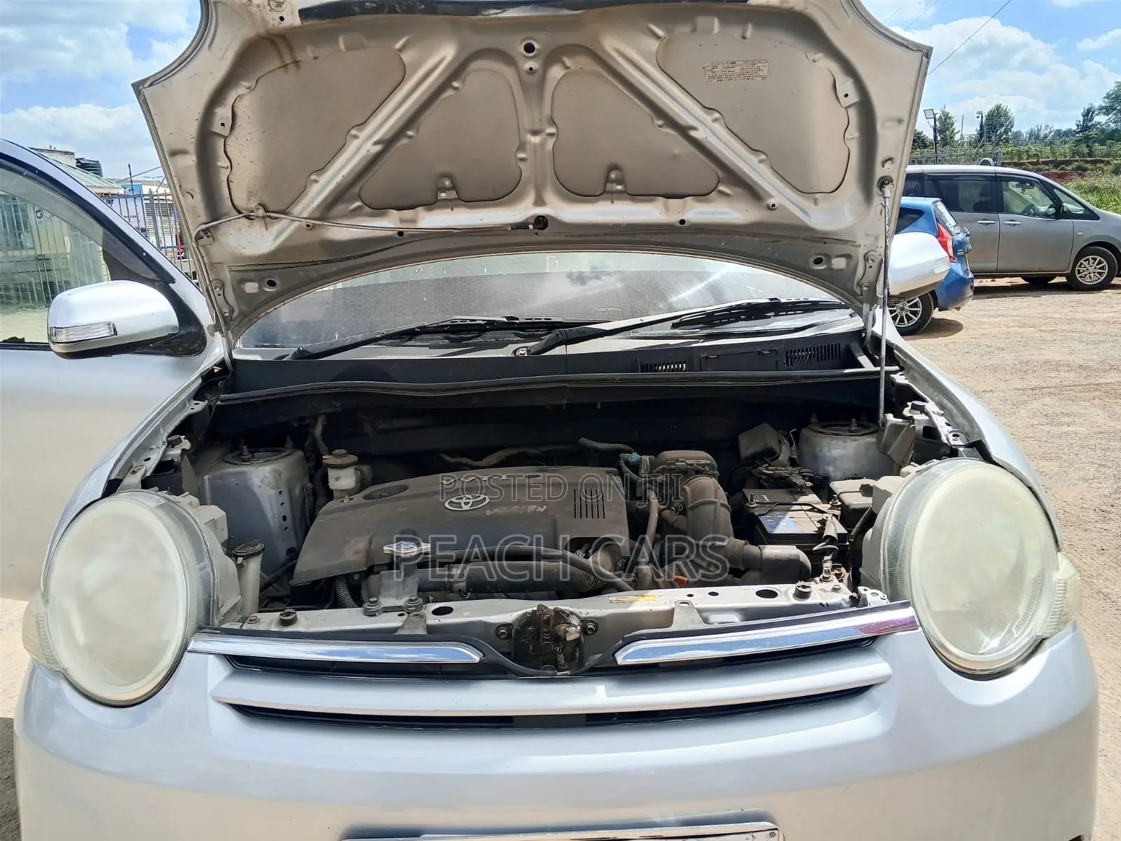 Toyota Sienta 2011 Silver