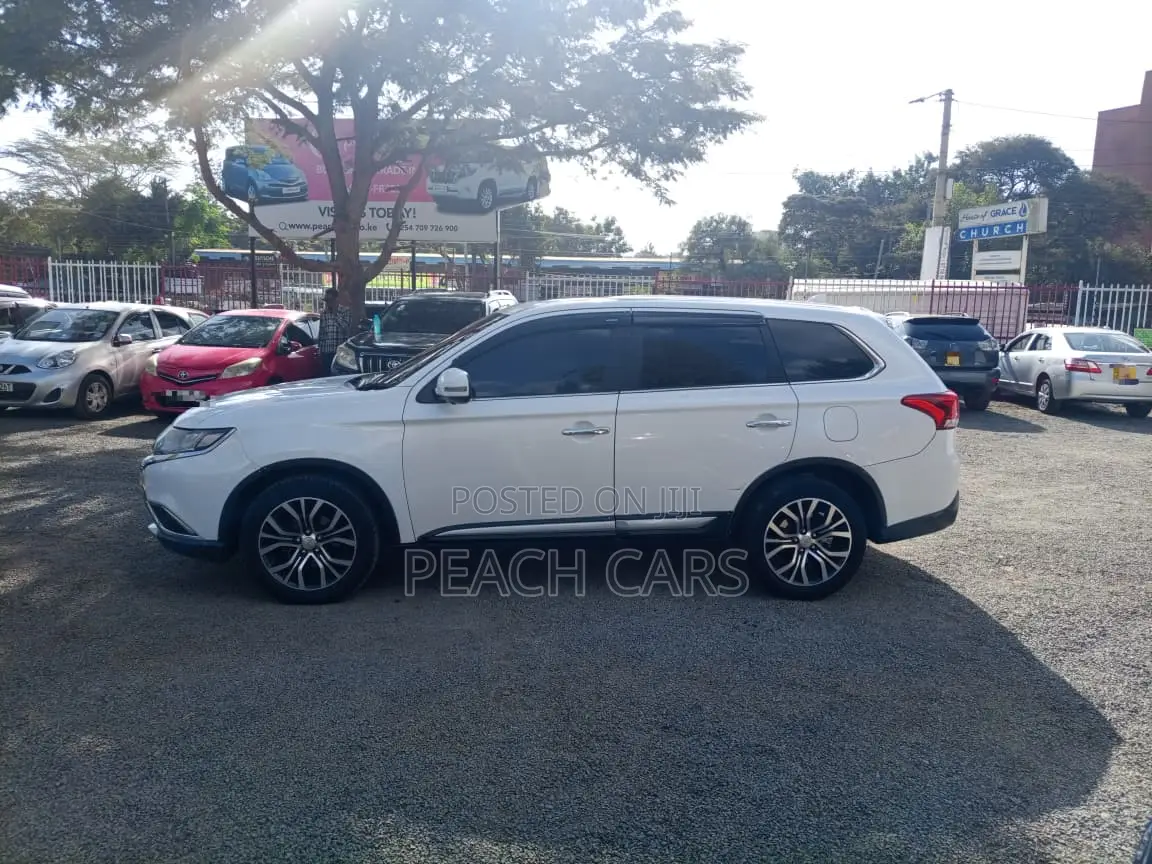 Mitsubishi Outlander 2016 White