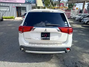 Mitsubishi Outlander 2016 White