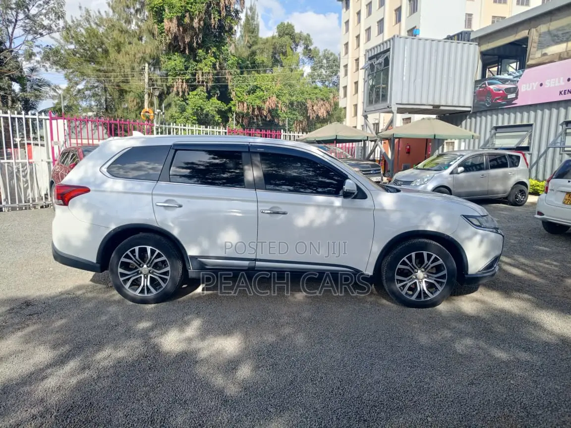 Mitsubishi Outlander 2016 White